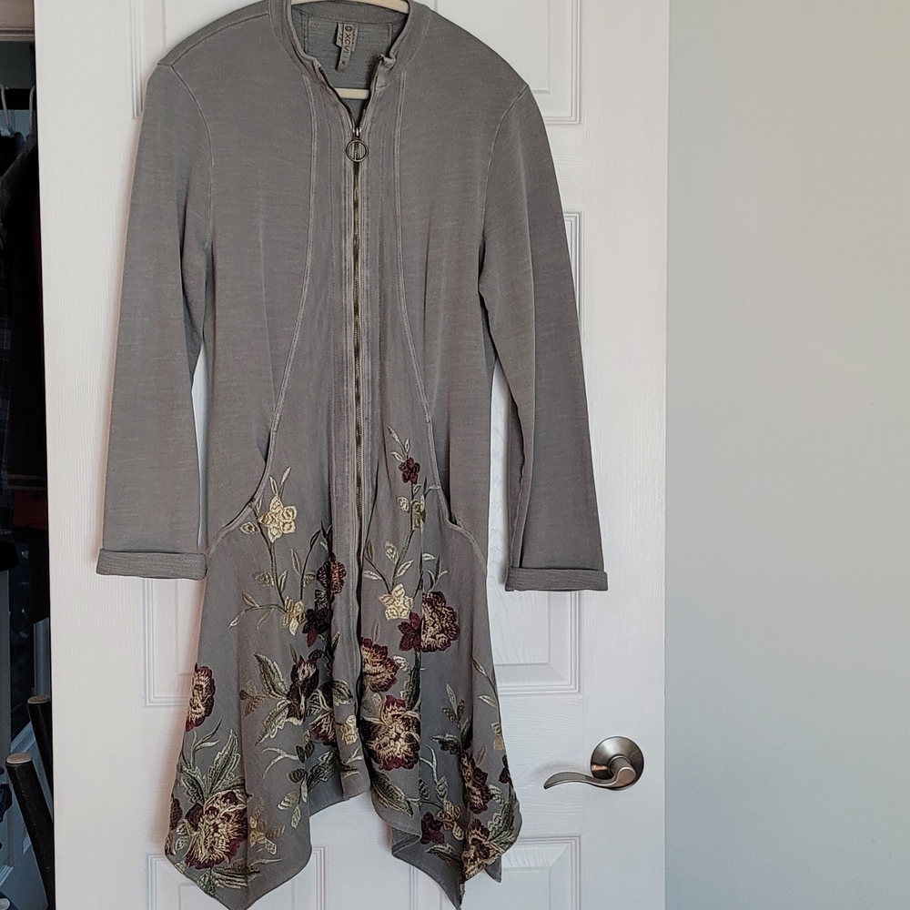 XCVI Gray Floral Embroidered Jacket Duster Hankerchief Hem Size XL